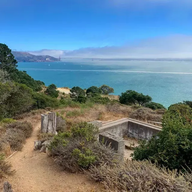 Campingplatz im Angel Island State Park mit Blick auf die Bucht von San Francisco und Golden Gate Bridge